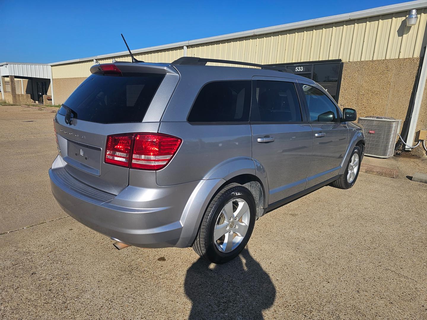 2016 SILVER Dodge Journey SE (3C4PDCAB0GT) with an 2.4L L4 DOHC 16V engine, 4-speed automatic transmission, located at 533 S Seven Points BLVD, Seven Points, TX, 75143, (430) 255-4030, 32.313999, -96.209351 - Photo#2